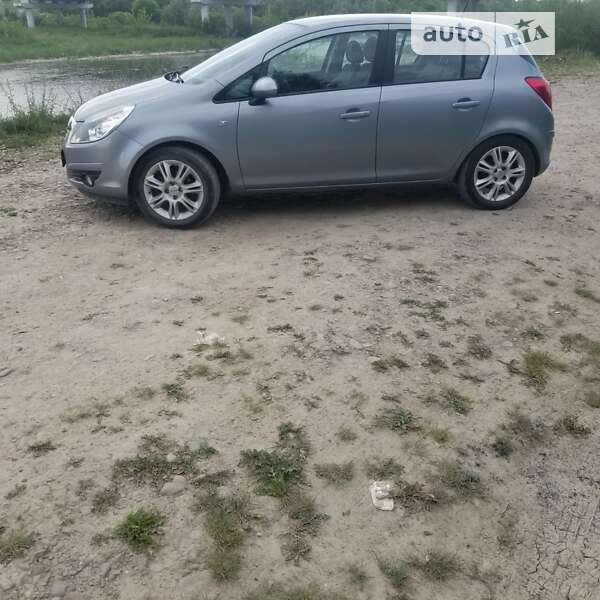 Хэтчбек Opel Corsa 2009 в Ивано-Франковске