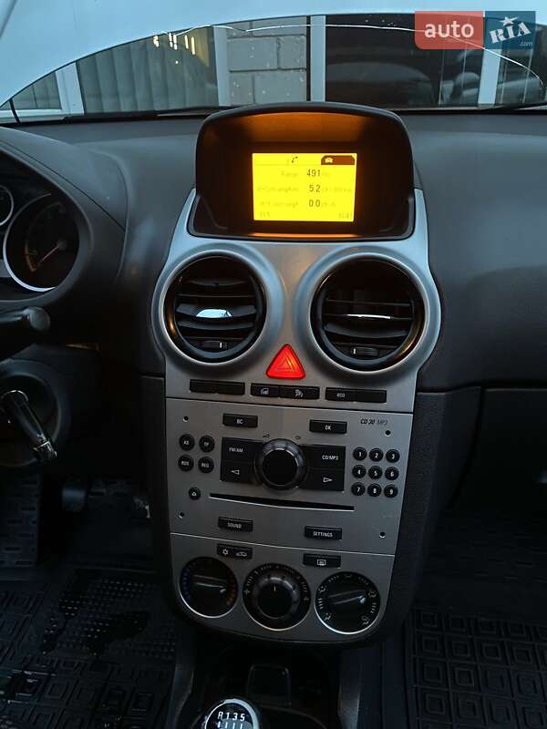 Хэтчбек Opel Corsa 2012 в Стрые