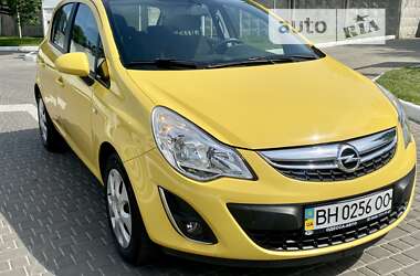 Хэтчбек Opel Corsa 2013 в 