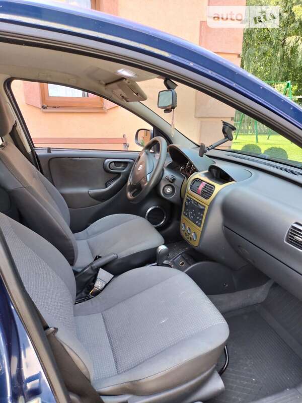Хэтчбек Opel Corsa 2002 в Львове