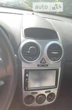 Хэтчбек Opel Corsa 2012 в 