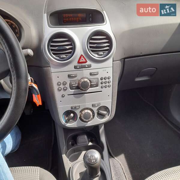Хэтчбек Opel Corsa 2011 в Калуше