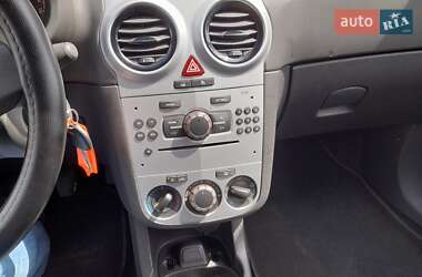 Хэтчбек Opel Corsa 2011 в 