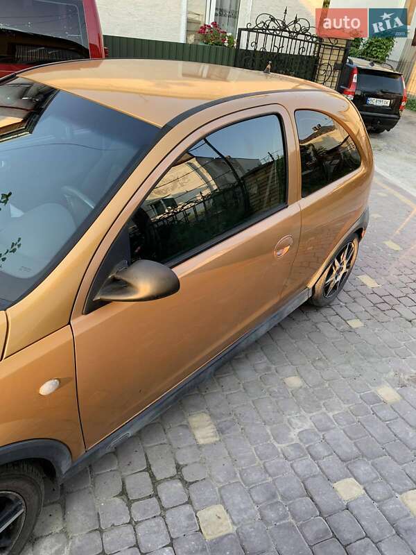 Хэтчбек Opel Corsa 2003 в Золочеве