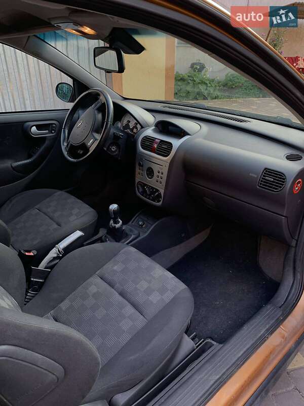 Хэтчбек Opel Corsa 2003 в Золочеве