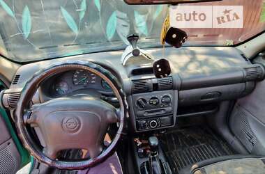 Хэтчбек Opel Corsa 1995 в 