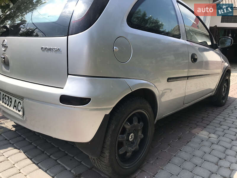 Хэтчбек Opel Corsa 2001 в Сваляве
