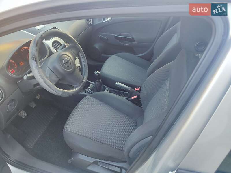 Хэтчбек Opel Corsa 2009 в Кременце