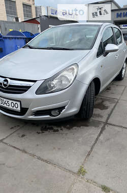 Хэтчбек Opel Corsa 2010 в Киеве