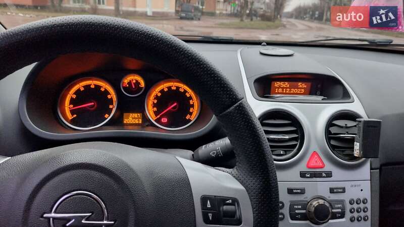 Хэтчбек Opel Corsa 2009 в Коростене