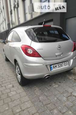 Хэтчбек Opel Corsa 2011 в Ивано-Франковске