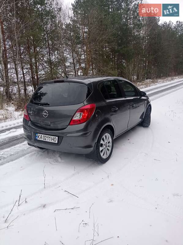 Хетчбек Opel Corsa 2011 в Києві