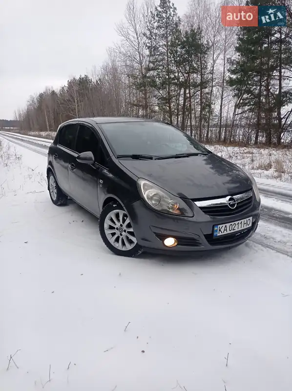 Хэтчбек Opel Corsa 2011 в 