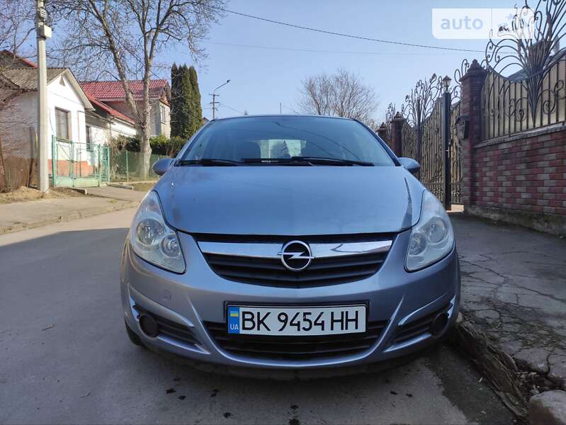 Хэтчбек Opel Corsa 2010 в Ровно