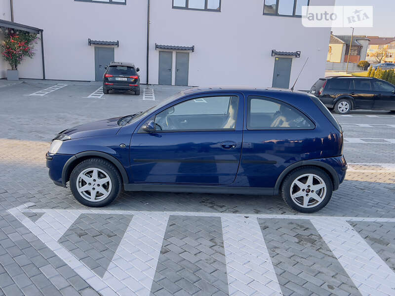 Хэтчбек Opel Corsa 2004 в Ровно