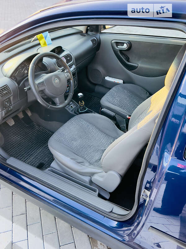 Хэтчбек Opel Corsa 2004 в Ровно