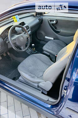 Хэтчбек Opel Corsa 2004 в 