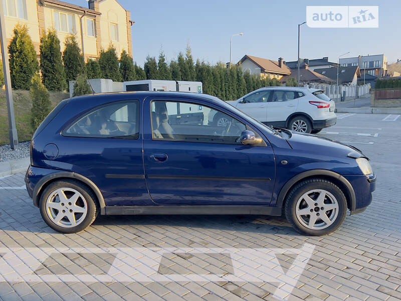 Хэтчбек Opel Corsa 2004 в Ровно