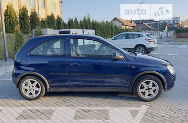 Хэтчбек Opel Corsa 2004 в 