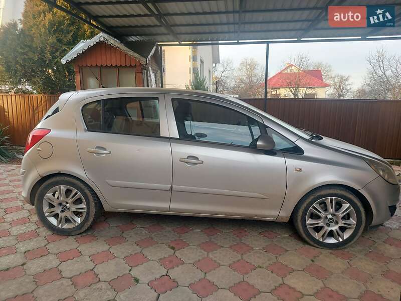 Хэтчбек Opel Corsa 2007 в Кицмани