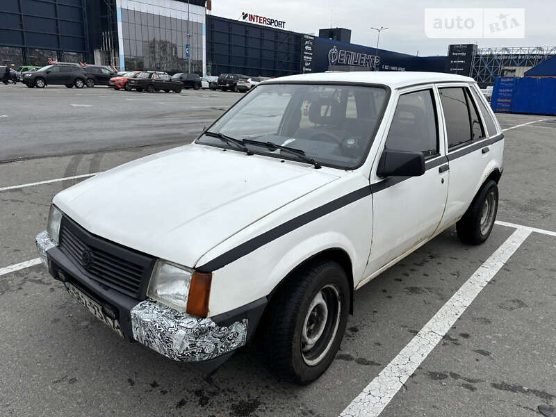 Хэтчбек Opel Corsa 1988 в Киеве