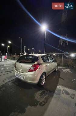 Хетчбек Opel Corsa 2007 в 