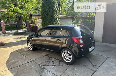 Хэтчбек Opel Corsa 2012 в Черновцах