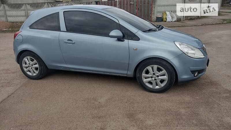 Хэтчбек Opel Corsa 2009 в Коростене