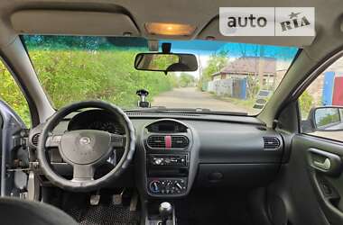 Хэтчбек Opel Corsa 2004 в 