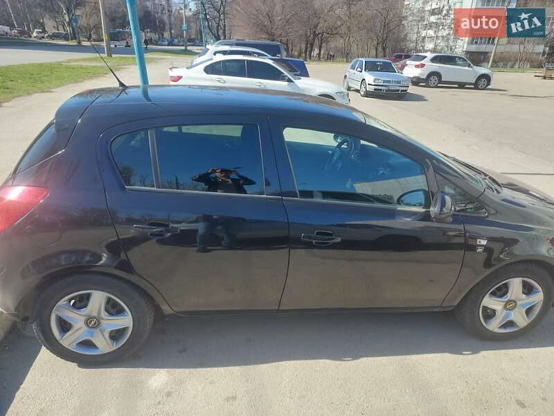 Хэтчбек Opel Corsa 2010 в Запорожье