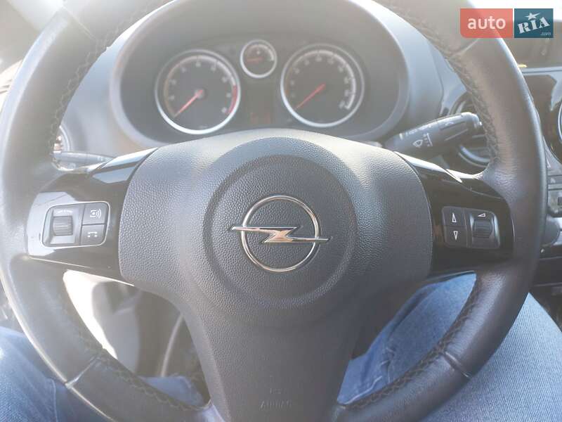 Хэтчбек Opel Corsa 2010 в Запорожье