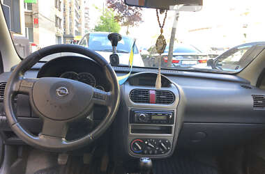 Хэтчбек Opel Corsa 2004 в 