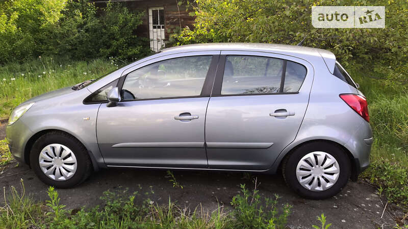 Хэтчбек Opel Corsa 2008 в Калуше