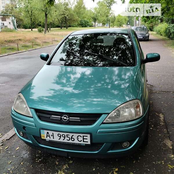 Хэтчбек Opel Corsa 2004 в Киеве