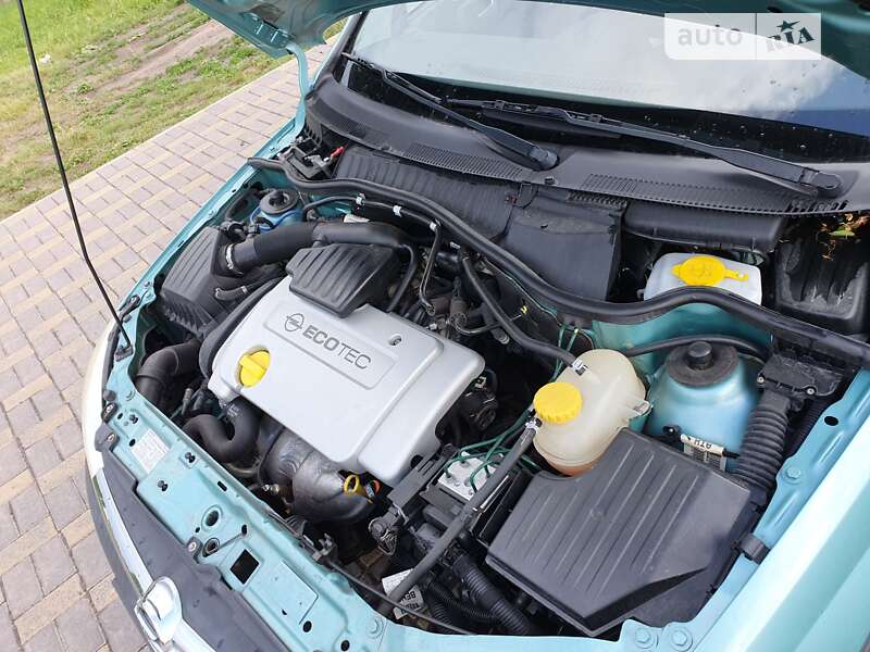 Хэтчбек Opel Corsa 2002 в Полтаве