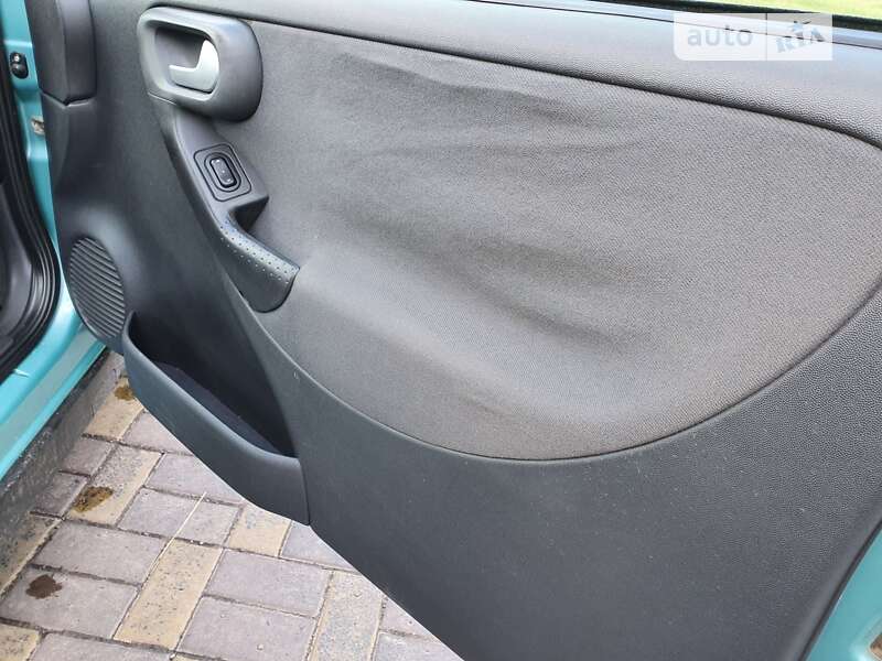 Хэтчбек Opel Corsa 2002 в Полтаве