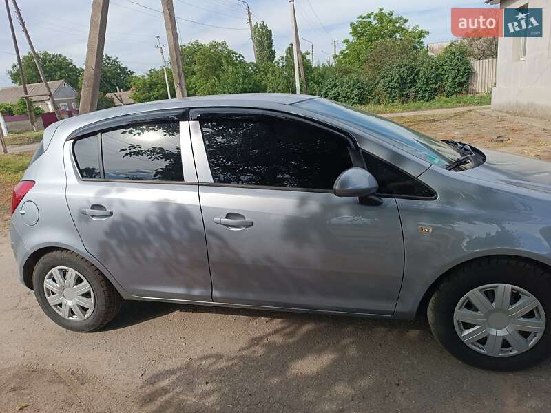 Хэтчбек Opel Corsa 2008 в Вознесенске