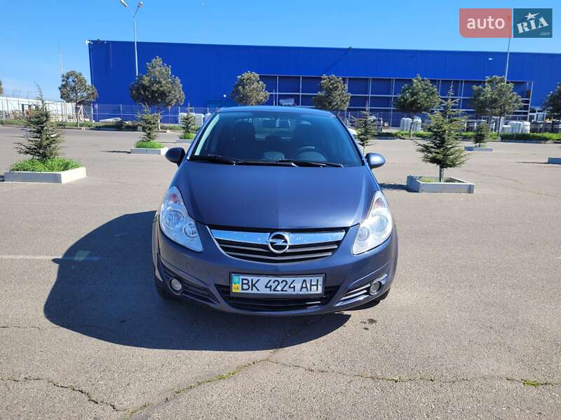 Хэтчбек Opel Corsa 2007 в 