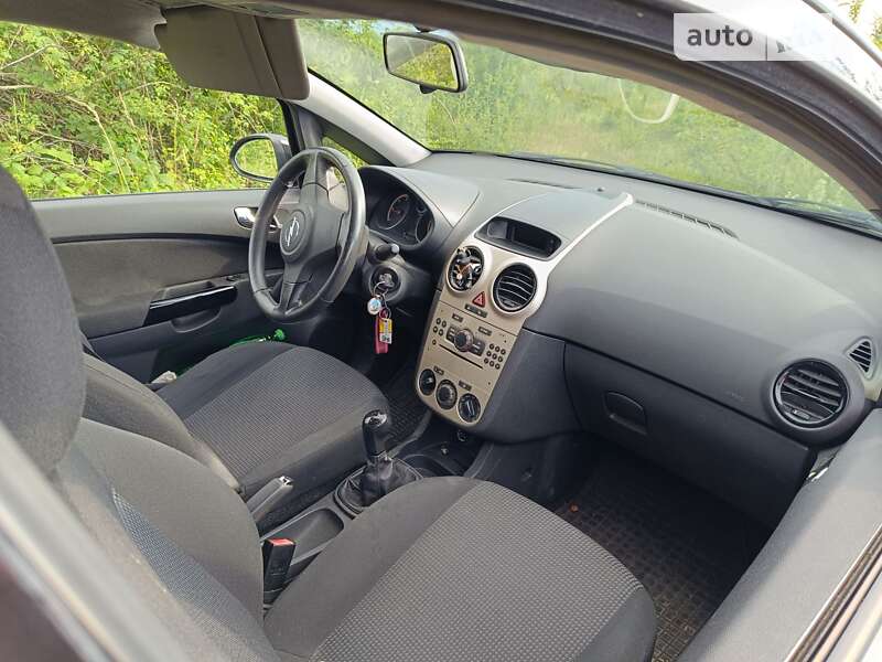 Хетчбек Opel Corsa 2009 в Калуші