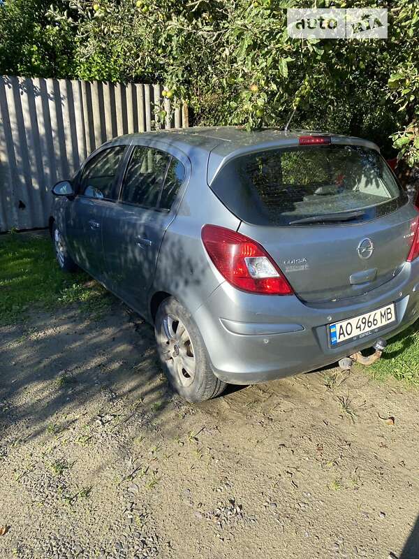 Хэтчбек Opel Corsa 2013 в Чопе