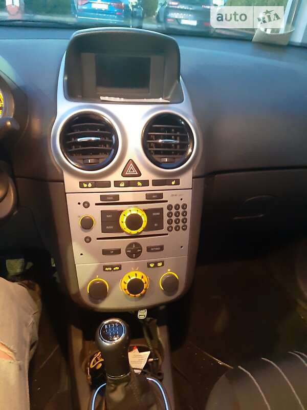 Хэтчбек Opel Corsa 2009 в Ивано-Франковске