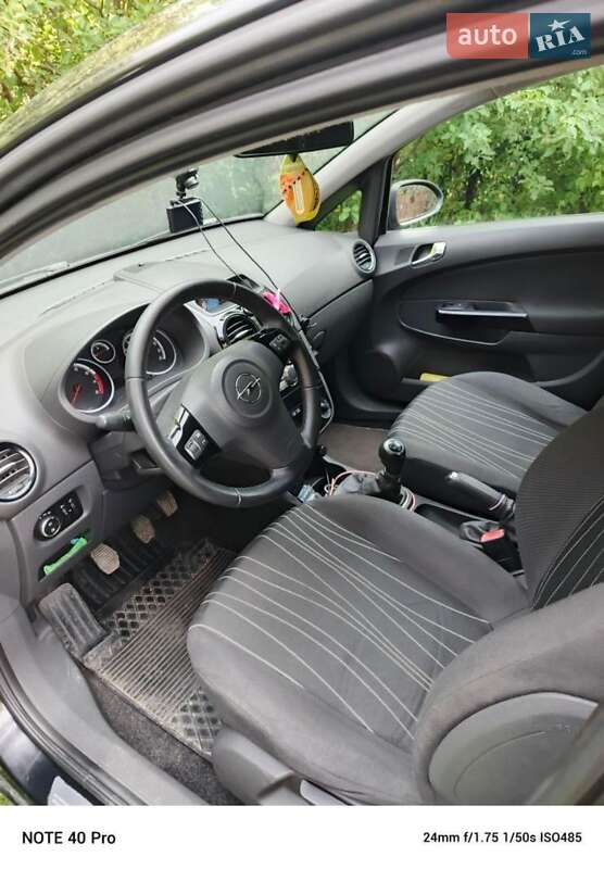 Хэтчбек Opel Corsa 2010 в Самборе