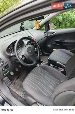Хэтчбек Opel Corsa 2010 в 