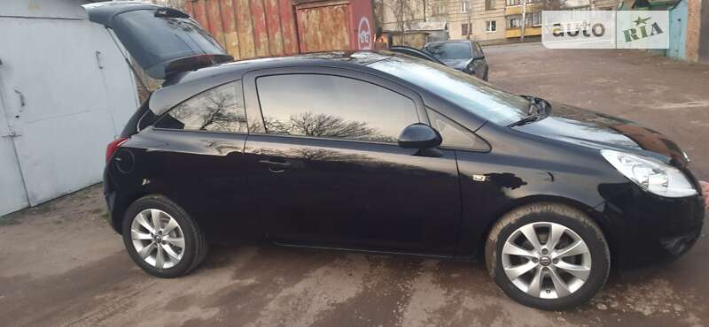 Хэтчбек Opel Corsa 2009 в Коростене