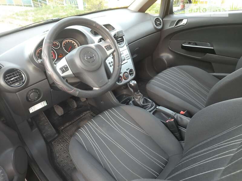 Хэтчбек Opel Corsa 2009 в Коростене