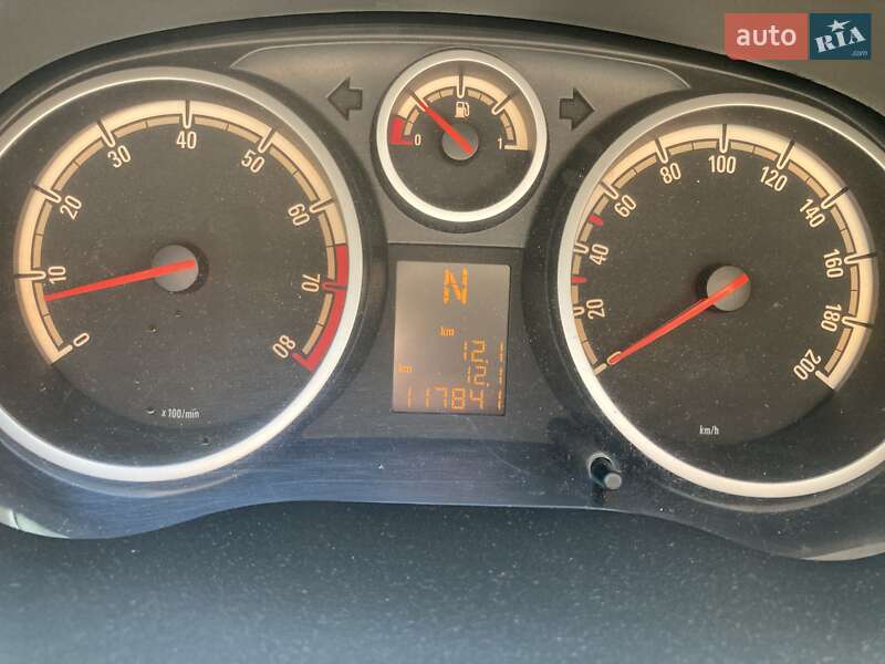 Хэтчбек Opel Corsa 2011 в Киеве