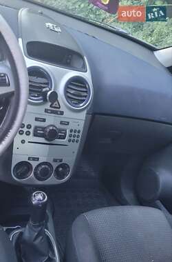Хэтчбек Opel Corsa 2010 в 