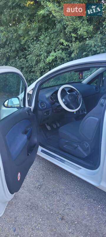 Хэтчбек Opel Corsa 2010 в Скалате