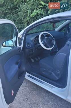 Хэтчбек Opel Corsa 2010 в 
