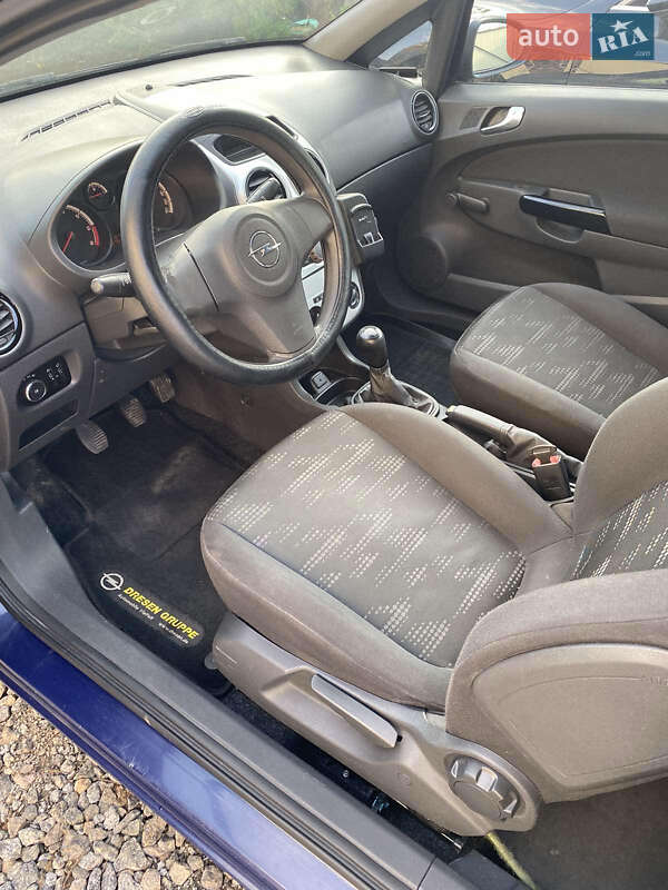 Хэтчбек Opel Corsa 2014 в Знаменке